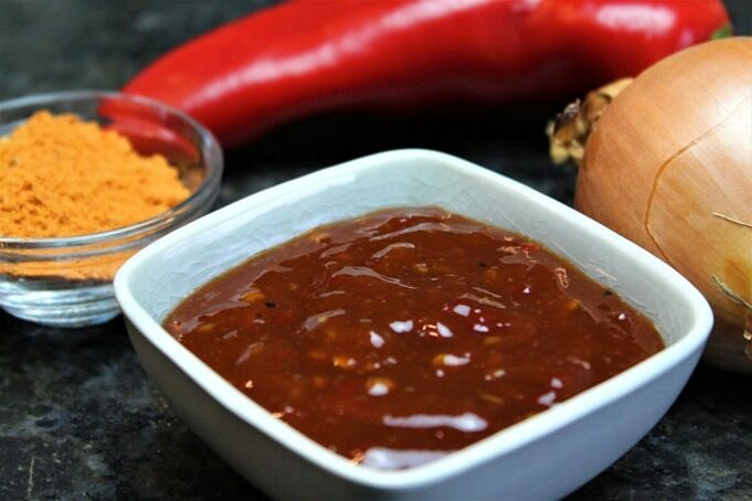 Einfaches Rezept Für Hausgemachte BBQ-Sauce Mit Ketchup Und Braunem Zucker